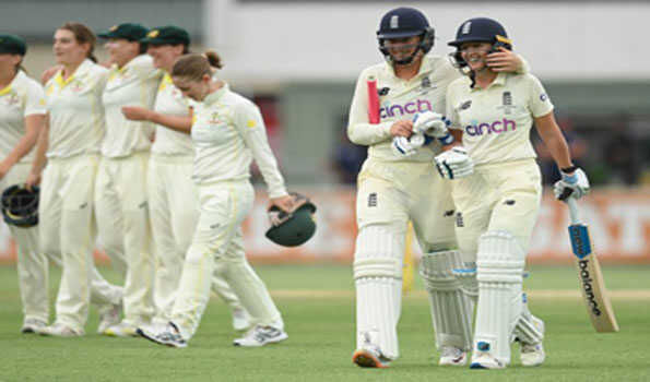 रोमांचक अंदाज में ड्रा समाप्त हुआ ऑस्ट्रेलिया-इंग्लैंड महिला एशेज टेस्ट