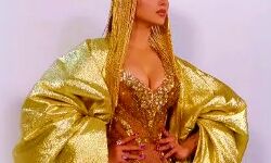 उर्वशी रौतेला ने अरब फैशन वीक में पहनीं 40 करोड़ की सोने की ड्रेस उर्वशी रौतेला ने अरब फैशन वीक में पहनीं 40 करोड़ की सोने की ड्रेस