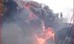 ब्रेड फैक्ट्री में लगी आग-कर्मचारी बचाकर भागे जान ब्रेड फैक्ट्री में लगी आग-कर्मचारी बचाकर भागे जान