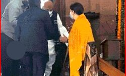 स्मृति हुई मुलायम-छुए नेता जी के पैर-राजनीति हुई गर्म स्मृति हुई मुलायम-छुए नेता जी के पैर-राजनीति हुई गर्म