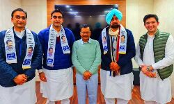 दिन निकलते ही पूर्व मंत्री ने दिया झटका-दो बेटों संग इस दल में शामिल दिन निकलते ही पूर्व मंत्री ने दिया झटका-दो बेटों संग इस दल में शामिल