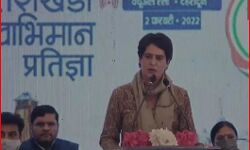 पीएम को किसानों के गन्ना भुगतान की नही अपने लिये हेलीकॉप्टर की फिक्र