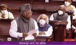 कांग्रेस के लगाये पेड़ों के फल खाकर जिंदा हैं भाजपा नेता-मल्लिकार्जुन कांग्रेस के लगाये पेड़ों के फल खाकर जिंदा हैं भाजपा नेता-मल्लिकार्जुन