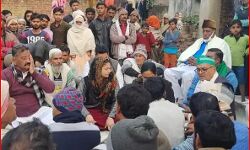 युवती के साथ गैंगरेप-पुलिस ने कराया अंतिम संस्कार-रालोद का हल्ला बोल युवती के साथ गैंगरेप-पुलिस ने कराया अंतिम संस्कार-रालोद का हल्ला बोल