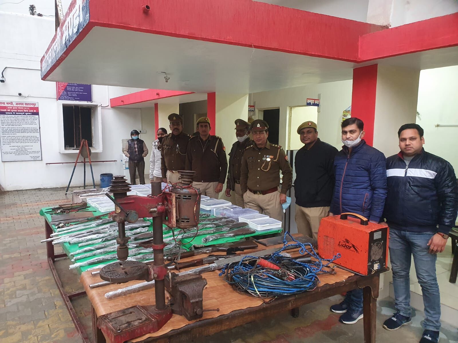 सहारनपुर पुलिस ने पकड़ी अवैध असलाह फैक्ट्री - बनाने वाले दो गिरफ्तार