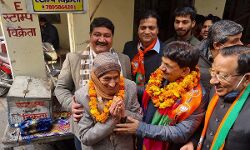 कपिल देव ने कचहरी में मांगे वोट-वकीलों ने स्वागत कर दिया समर्थन का भरोसा कपिल देव ने कचहरी में मांगे वोट-वकीलों ने स्वागत कर दिया समर्थन का भरोसा