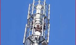 नामांकन रद्द हुआ तो प्रत्याशी चढ़ा टॉवर पर-अब पुलिस कर रही मिन्नतें नामांकन रद्द हुआ तो प्रत्याशी चढ़ा टॉवर पर-अब पुलिस कर रही मिन्नतें