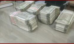 जांच के दौरान कार में मिला नोटों का जखीरा-नहीं मिला कोई ब्यौरा