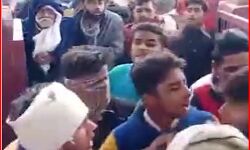 गांव में पहुंचे भडाना को रोका- दो पक्षों में लाठी-डंडे, पुलिस को किया तैनात गांव में पहुंचे भडाना को रोका- दो पक्षों में लाठी-डंडे, पुलिस को किया तैनात