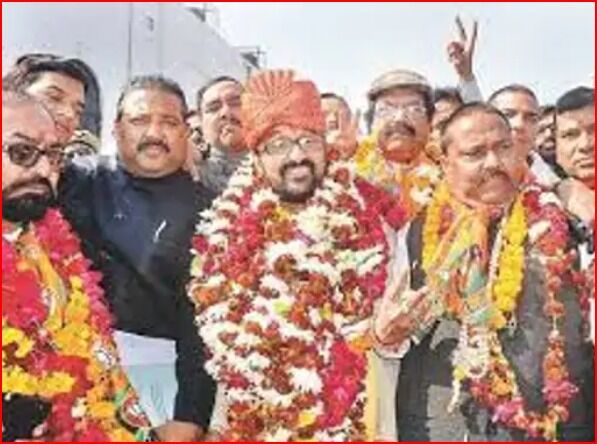 सटोरिए की चांदी से तोले गए विधायक-एमएलए ने बताया गिल्ट सटोरिए की चांदी से तोले गए विधायक-एमएलए ने बताया गिल्ट