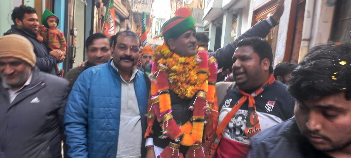 MLA उमेश मलिक ने शाहपुर कस्बे में डोर टू डोर किया जनसंपर्क