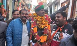 MLA उमेश मलिक ने शाहपुर कस्बे में डोर टू डोर किया जनसंपर्क MLA उमेश मलिक ने शाहपुर कस्बे में डोर टू डोर किया जनसंपर्क