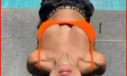 लता के निधन के शोक के बीच एक्ट्रेस ने शेयर की हॉट तस्वीर, सुनी खरी-खोटी लता के निधन के शोक के बीच एक्ट्रेस ने शेयर की हॉट तस्वीर, सुनी खरी-खोटी