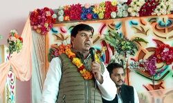 पार्टी के प्रति समर्पित होकर गठबंधन प्रत्याशियों को जिताने में जुटे हुए हैं राकेश पार्टी के प्रति समर्पित होकर गठबंधन प्रत्याशियों को जिताने में जुटे हुए हैं राकेश