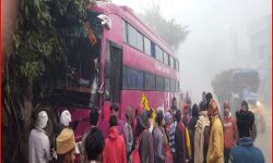 अनियंत्रित हुई डबल डेकर बस पेड़ से टकराई, दर्जनों घायल- मचा कोहराम अनियंत्रित हुई डबल डेकर बस पेड़ से टकराई, दर्जनों घायल- मचा कोहराम
