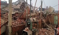 भरभराकर गिरा निर्माणाधीन मकान का लेंटर- कई घायल भरभराकर गिरा निर्माणाधीन मकान का लेंटर- कई घायल