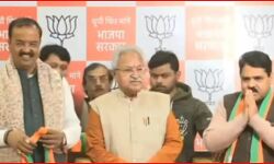 सपा के पूर्व सांसद समेत कई नेता साइकिल से उतरकर बीजेपी में शामिल सपा के पूर्व सांसद समेत कई नेता साइकिल से उतरकर बीजेपी में शामिल