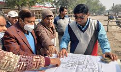 पोलिंग पार्टियों की रवानगी के लिए मंडी स्थल का किया निरीक्षण-दिये निर्देश पोलिंग पार्टियों की रवानगी के लिए मंडी स्थल का किया निरीक्षण-दिये निर्देश