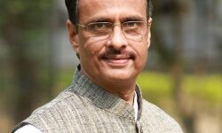 वोट के लिये कोट पर जनेऊ भी धारण कर लेते हैं विपक्ष के नेता- डिप्टी CM वोट के लिये कोट पर जनेऊ भी धारण कर लेते हैं विपक्ष के नेता- डिप्टी CM