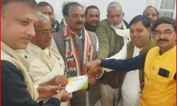 टिकट कटने से आहत सपा नेता ने समर्थकों समेत थामा कांग्रेस का हाथ टिकट कटने से आहत सपा नेता ने समर्थकों समेत थामा कांग्रेस का हाथ