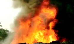 कबाड़ दुकान में विस्फोट, संचालक समेत दो की मौत कबाड़ दुकान में विस्फोट, संचालक समेत दो की मौत