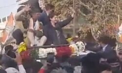 प्रिंयका पहुंची खेरागढ़- निकाला रोड शो- पुलिस ने किया मुकदमा दर्ज प्रिंयका पहुंची खेरागढ़- निकाला रोड शो- पुलिस ने किया मुकदमा दर्ज