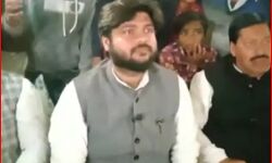 चुनाव प्रचार करने गए प्रत्याशी पर हमला- जमकर हुई मारपीट चुनाव प्रचार करने गए प्रत्याशी पर हमला- जमकर हुई मारपीट