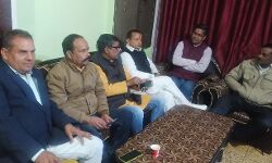 हिंदूवादी नेता के घर पहुंचा लाल नोटिस तो लोगों में आ गया उबाल हिंदूवादी नेता के घर पहुंचा लाल नोटिस तो लोगों में आ गया उबाल