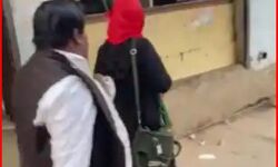 मुस्लिम महिला से छेड़छाड़-पीठ पर चिपकाया चुनावी पोस्टर- वीडियो वायरल
