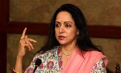 हिजाब विवाद-अब हेमामालिनी की एंट्री, बोली यूनिफार्म का होना चाहिए सम्मान हिजाब विवाद-अब हेमामालिनी की एंट्री, बोली यूनिफार्म का होना चाहिए सम्मान