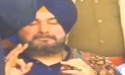 चुनाव प्रचार के दौरान मंत्र पढ़ते नजर आये सिद्धू- देखें वीडियो