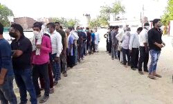 BJP को डलवाई जबरदस्ती बुजुर्ग की वोट- सपा ने की चुनाव आयोग को शिकायत