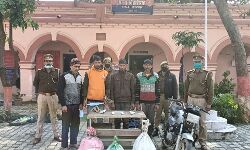 चार आरोपियों को अरेस्ट कर बरामद किया माल बरामद