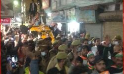 ससुराल में निकालें प्रियंका के रोड शो में उमड़ी भीड़-कैंडिडेट पर मुकदमा ससुराल में निकालें प्रियंका के रोड शो में उमड़ी भीड़-कैंडिडेट पर मुकदमा