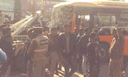 काल बनकर दौड़ी इलेक्ट्रिक बस ने कई वाहन कुचले-मचा हा हाकार काल बनकर दौड़ी इलेक्ट्रिक बस ने कई वाहन कुचले-मचा हा हाकार