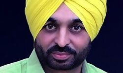 रोड शो के दौरान CM कैंडिडेट पर पथराव- सिर हुआ लहूलुहान रोड शो के दौरान CM कैंडिडेट पर पथराव- सिर हुआ लहूलुहान