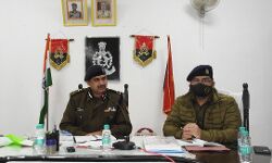 ADG मेरठ जोन ने चुनाव की तैयारियों की समीक्षा कर दिए निर्देश ADG मेरठ जोन ने चुनाव की तैयारियों की समीक्षा कर दिए निर्देश