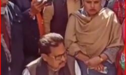 उन्नाव में दलित युवती की हत्या- प्रियंका ने की पीड़िता की मां से बात उन्नाव में दलित युवती की हत्या- प्रियंका ने की पीड़िता की मां से बात