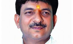 आश्वासन देकर बोले कपिलदेव- दोषियों के विरूद्ध की जायेगी कार्यवाही आश्वासन देकर बोले कपिलदेव- दोषियों के विरूद्ध की जायेगी कार्यवाही