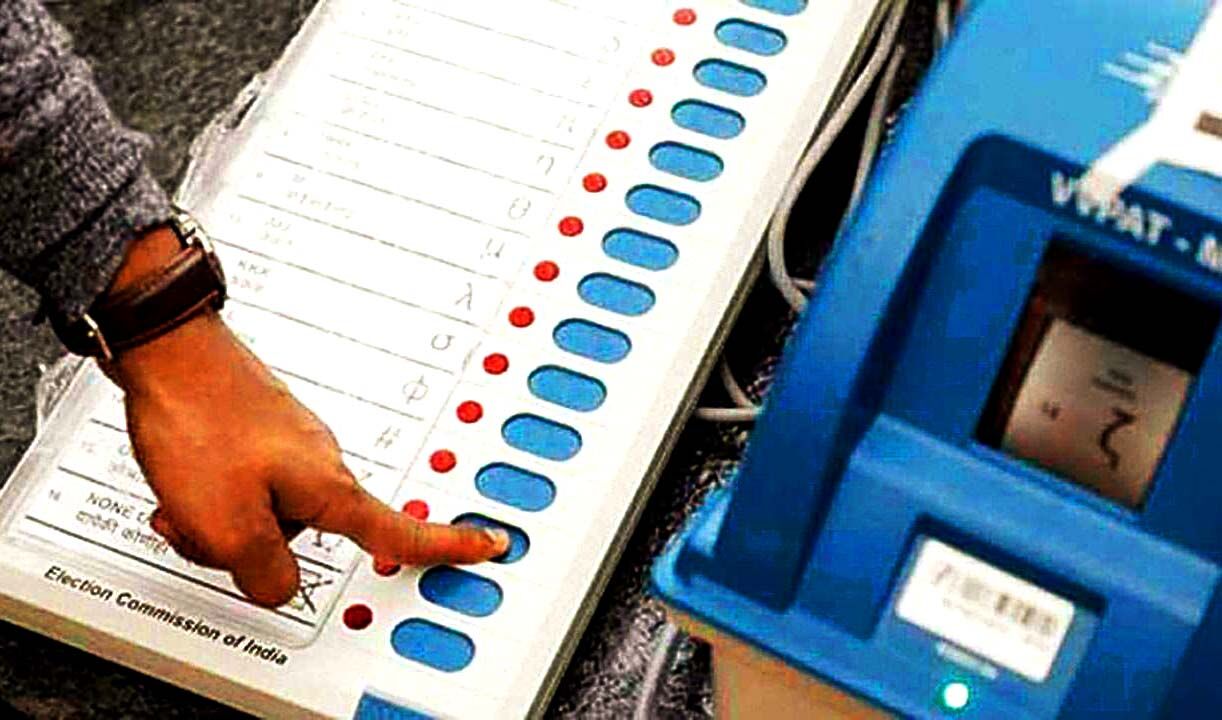 सपा ने EVM को लेकर चुनाव आयोग में दर्ज करायी शिकायतें