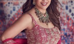 माधुरी दीक्षित ने पति श्रीराम नेने के साथ इस सॉन्ग पर किया डांस