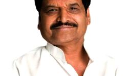 अखिलेश को मुख्यमंत्री बनाने की मन्नत के साथ शिवपाल ने चढ़ाई चादर