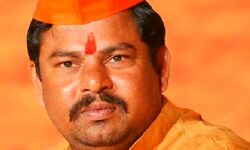 विधायक के बिगड़े बोल- वोट ना देने वालों के लिये मंगवा लिये हैं बुल्डोजर विधायक के बिगड़े बोल- वोट ना देने वालों के लिये मंगवा लिये हैं बुल्डोजर