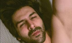 अभिनेता ने शेयर की शर्टलेस तस्वीर अभिनेता ने शेयर की शर्टलेस तस्वीर