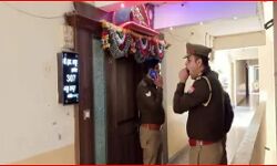 नौकरानी के बांधे हाथ पैर- वृद्धा की हत्या कर लाखों की लूट- मचा हड़कंप नौकरानी के बांधे हाथ पैर- वृद्धा की हत्या कर लाखों की लूट- मचा हड़कंप