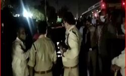 दबिश देने गई पुलिस पर महिलाओं ने किया हमला- भीड़ ने दो आरोपी छुड़ाए