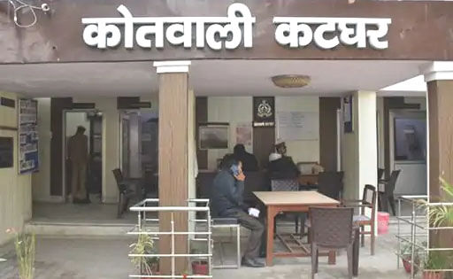 दरवाजा तोड़कर लोगों ने महिला को बाहर खींचकर पीटा- पुलिस ने की FIR दर्ज