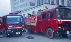 फैक्ट्री में लगी आग- पुलिस बल और दमकल विभाग ने पाया काबू फैक्ट्री में लगी आग- पुलिस बल और दमकल विभाग ने पाया काबू