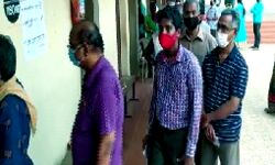 हिजाब को लेकर मतदान केंद्र पर तनाव हिजाब को लेकर मतदान केंद्र पर तनाव