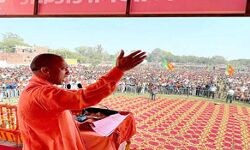 देश का दुश्मन सपा का दोस्त: योगी देश का दुश्मन सपा का दोस्त: योगी